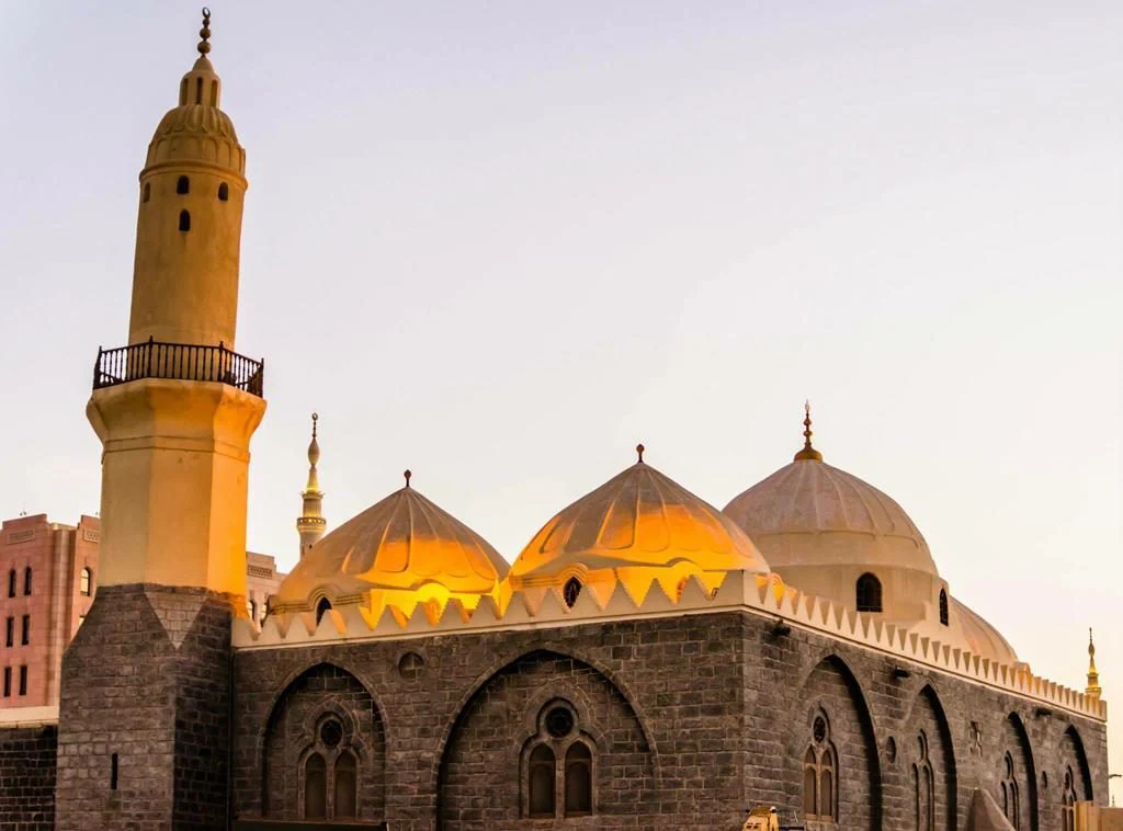  Masjid Ghamama