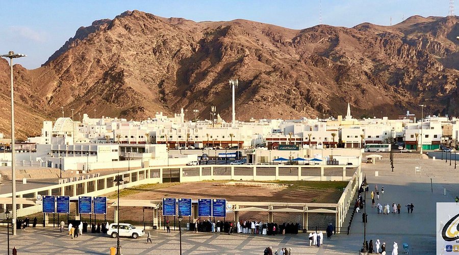   Mount Uhud 

